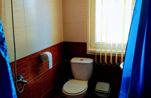 Vitosha District Apartment | Cheerful 7 bedroomed floor, own kitchen and Bathroom