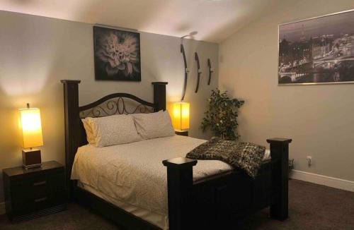 Southwest Edmonton Villa | Cheerful and beautiful 3 bedroom home close lake