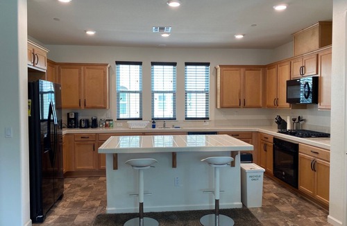 Morgan Hill House | Cheerful and bright 4 bedroom 3.5 bath townhouse