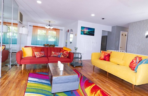 Baldwin House | Cheerful & Beautiful 3-Bedroom Ranch with parking in Baldwin, NY