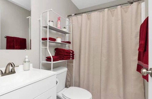 Greer House | Cheerful house 3 bd 9 sleep,GSP 4 mil