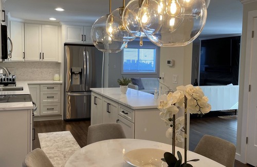 Hillwood House | Cheerful & private 3 bedroom Shoreline home.