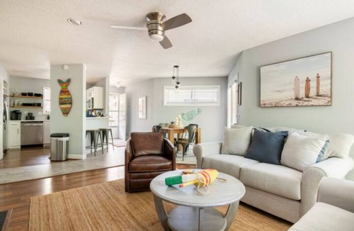 Colington Condo | Cheerful Sound Side Condo