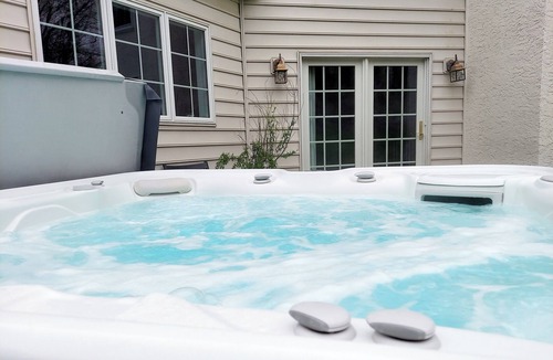 Wagontown House | Cheerful & Spacious 4-bedroom Family Friendly Home with Hot tub