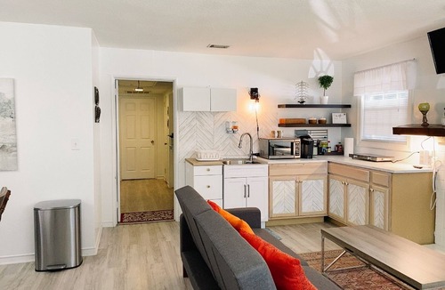 Brunswick House | Cheerful, three bedrooms, centrally-located place near hospital, St Simons