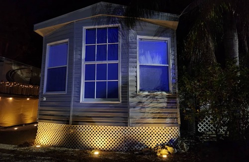 Big Pine Key Cottage | Cheerful Tiny House, 35 min to Key West, comes with free pool and parking