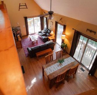 Rockbridge House | Cheerful Two Bdrm Cabin with Hot Tub & Pet Friendly