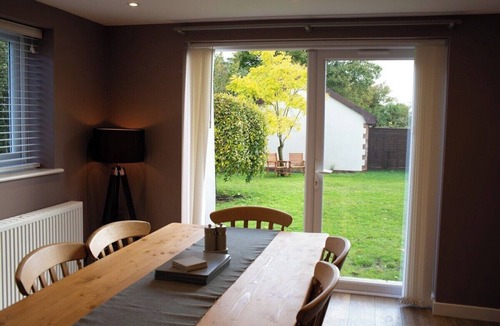 Framlingham Cottage | Cheerful two bedroom cottage with field views