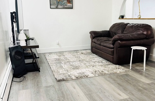 Queens Apartment | Cheerful two bedrooms apt mins to ubs stadium