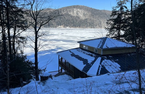 Fairlee Cottage | Cheerful waterfront 4 bedroom brand new Lake Cottage