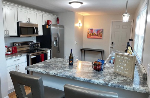 Racine House | Cheers! Pro Cleaned, Self Check In Sleeps 6