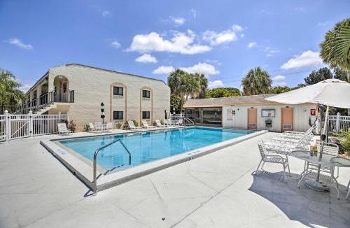 Iona House | Cheery Condo with Pool Access: 3 Miles to Beach!