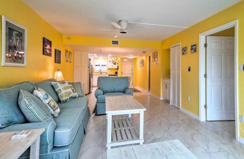 Iona House | Cheery Condo with Pool Access: 3 Miles to Beach!