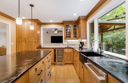 Royal Pines House | Chef’s Kitchen, Fire Pit & Hot Tub | Quiet Escape + Biltmore Pass