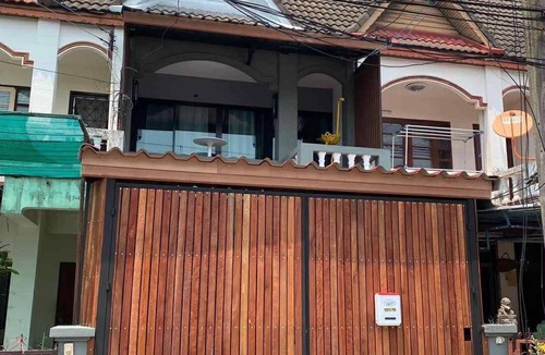 Hai Ya House | Chef’s kitchen-multiple balconies- eye popping art-this duplex has it all