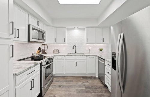 Dunean Condo | Chefs Kitchen, King Beds, Smart TVs. Close to downtown! Dead End Street