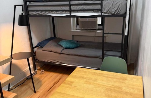 Chelsea Apartment | Chelsea Studio-Shared Bathroom with Kitchen Twin Bunk Bed