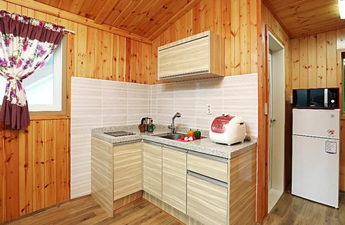 Cheongdo House | Cheongdo Mountains Bed and Breakfast