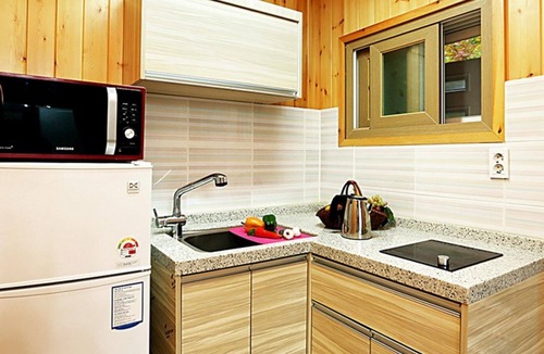 Cheongdo House | Cheongdo Mountains Bed and Breakfast