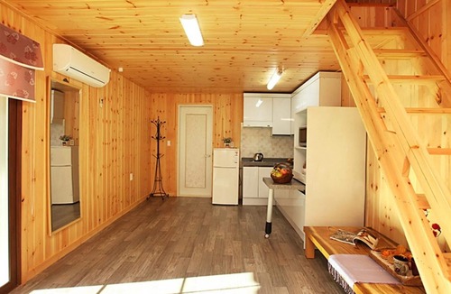 Cheongdo House | Cheongdo Mountains Bed and Breakfast
