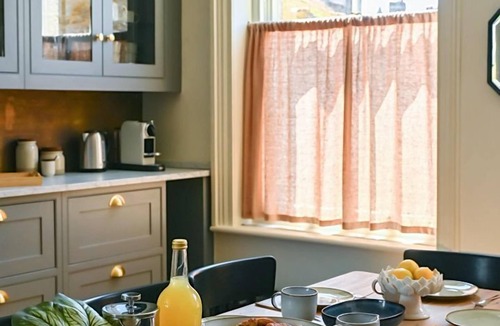 Rye House | Chequer - a holiday let that sleeps 14 guests in 7 bedrooms