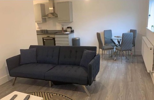Folkestone Apartment | Cheriton Gardens - Modern 1 Bedroom Apartment In the Heart Of Folkestone