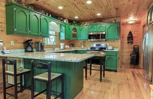 Foxfire Estates Cabin | Cherokee Dreamer`s Den | Blue Ridge, GA