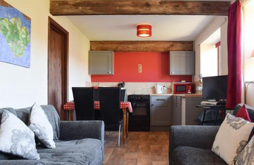 Newport House | Cherry - 28556