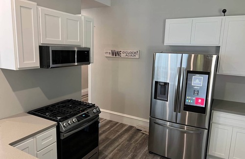 Leitchfield House | Cherry Jacuzzi Suite 🚭 @ Homestay On Main