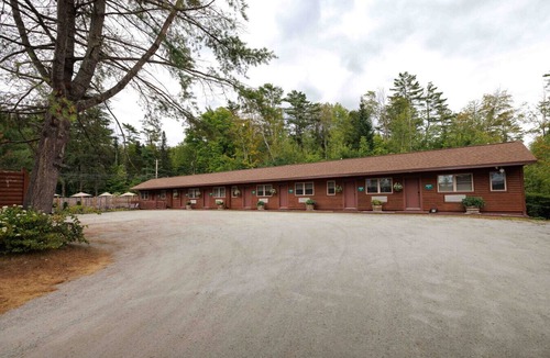 Bethlehem Cabin | Cherry Lodge #6: Comfortable King Room Escape