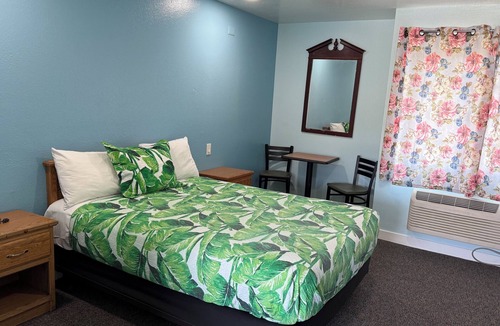 Eastside Hotel | CHERRY MOTEL