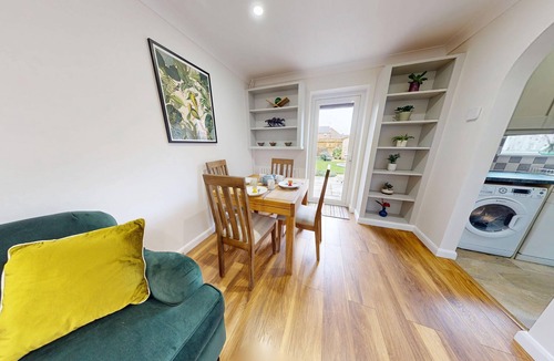 Bicester House | Cherry Tree Cottage | Bicester Holiday Let | 3 Beds & Sleeps 5