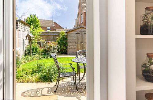 Bicester House | Cherry Tree Cottage | Bicester Holiday Let | 3 Beds & Sleeps 5