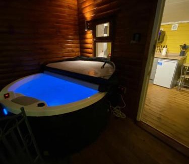 Brimpsfield Cabin | Cherry Tree Glamping