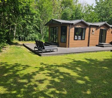 Denstone House | Cherry Tree Lodge with Hot Tub near Alton Towers