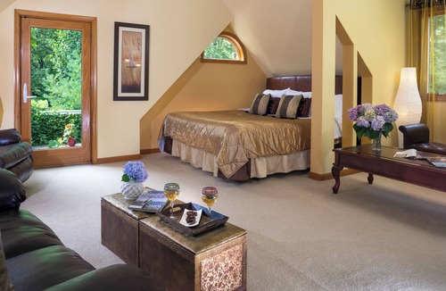 Stroudsburg Bed & Breakfast | Cherry Valley Manor Luxury Bed and Breakfast