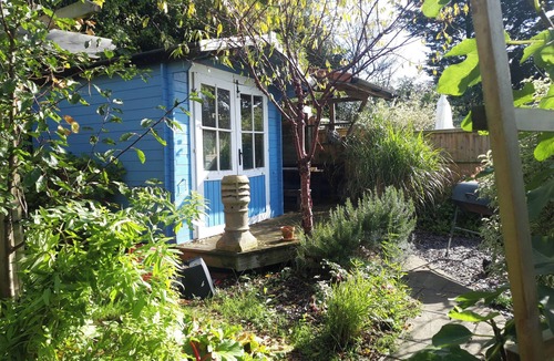 Hanham House | Cherry View House 3 Bed Garden Parking sleeps 8