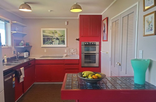 Paraparaumu Bed & Breakfast | Cherry Villa