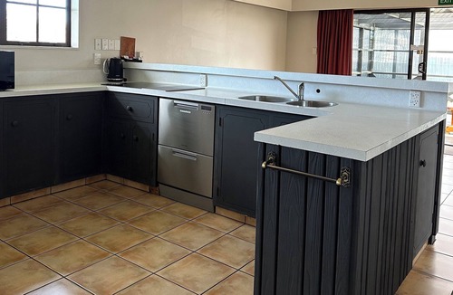 Springlands Hotel | Cherylea Motel