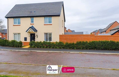 Chester House | Chester 3BR Retreat Sleeps 6 Parking Workspace Pro