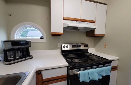 Cape Anne Apartment | Chesapeake Bay Loft Retreat, Walk to Water, Sleeps 2, 20 Min to Annapolis