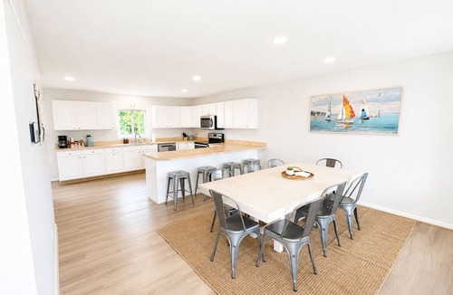 Chesapeake Beach House | Chesapeake Bay Views Sleeps 8 Walk to Beach