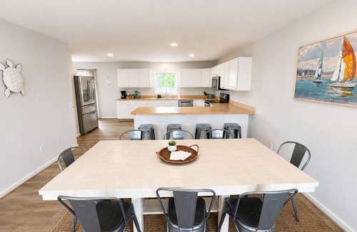 Chesapeake Beach House | Chesapeake Bay Views Sleeps 8 Walk to Beach