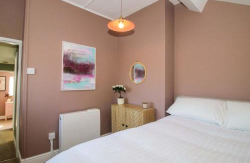 Malpas House | Cheshire Countryside Escape with Garden & Sunrise View