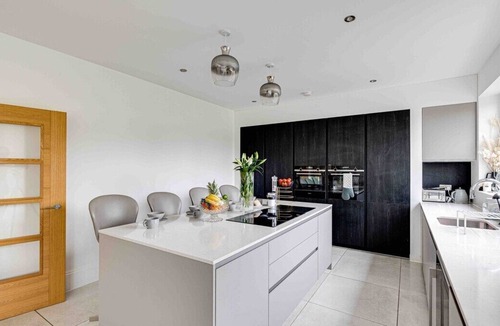 Willaston House | Cheshire. Very Contemporary. Huge Home & Hot tub.