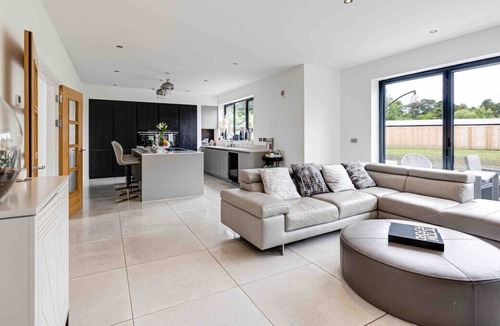 Willaston House | Cheshire. Very Contemporary. Huge Home & Hot tub.
