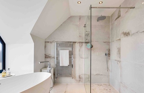 Willaston House | Cheshire. Very Contemporary. Huge Home & Hot tub.
