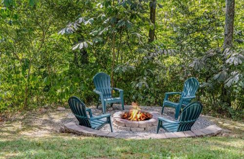 Great Cacapon House | Chesnutt Cabin - Riverfront, Fire Pit, Game Room, Wifi, Screen Porch, View, King Bed