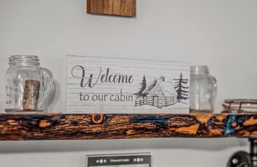 Great Cacapon House | Chesnutt Cabin - Riverfront, Fire Pit, Game Room, Wifi, Screen Porch, View, King Bed