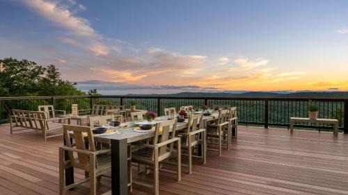 Hillsdale House | Chester by AvantStay
